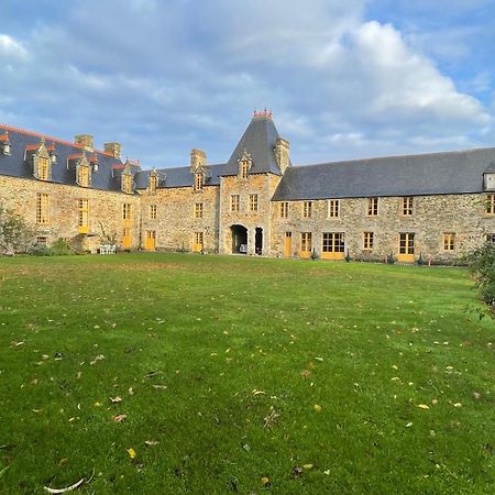 Отель Domaine Du Manoir De Vains Экстерьер фото
