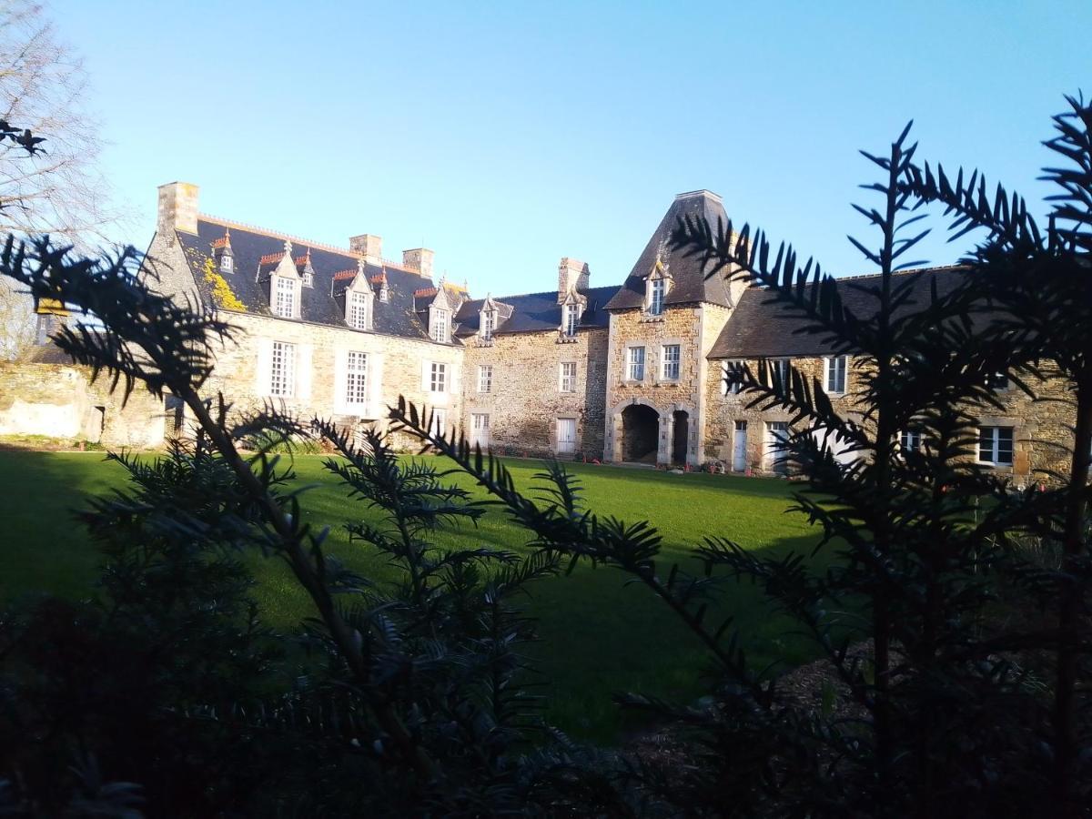 Отель Domaine Du Manoir De Vains Экстерьер фото