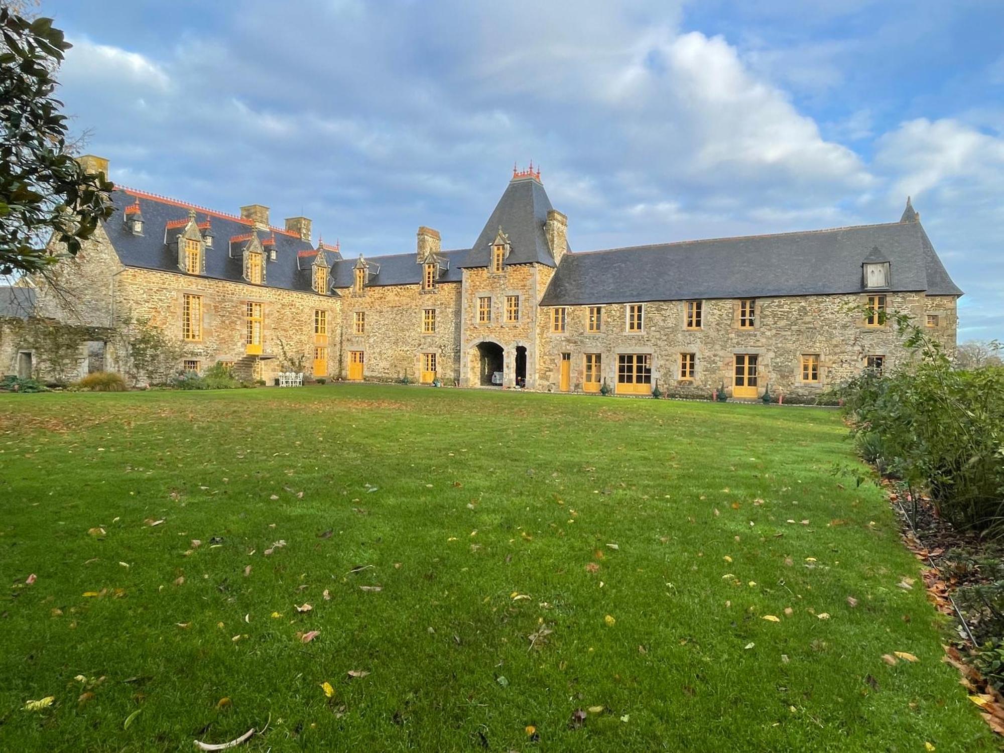 Отель Domaine Du Manoir De Vains Экстерьер фото