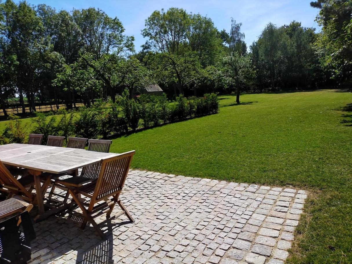 Отель Domaine Du Manoir De Vains Экстерьер фото